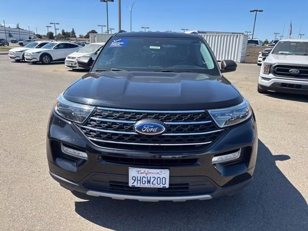2023 Ford Explorer XLT - Image 3