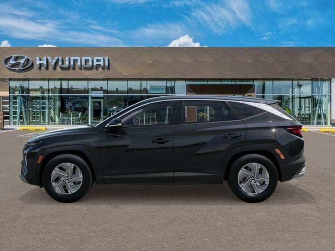 2026 Hyundai Tucson Hybrid Blue SE - Image 3