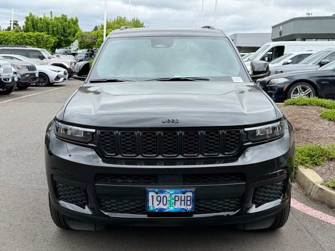 2025 Jeep Grand Cherokee L Altitude X - Image 3