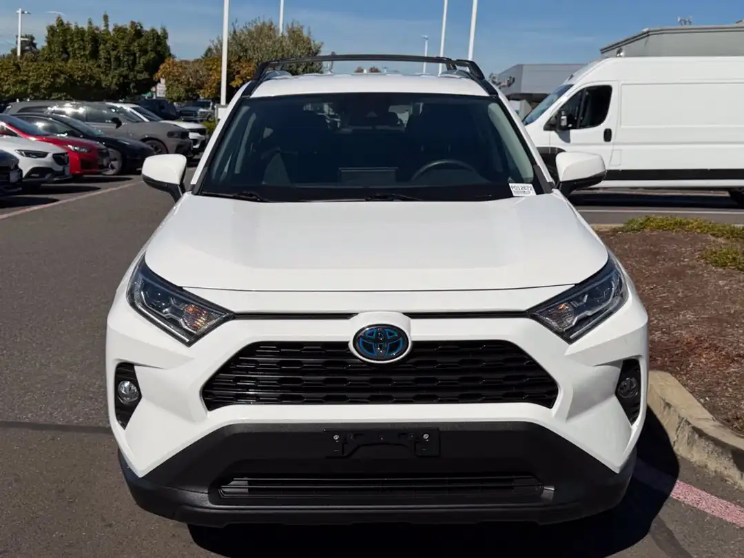 2020 Toyota Rav4 Hybrid XLE - Image 3