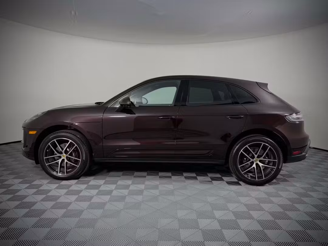 2025 Porsche Macan - Image 2