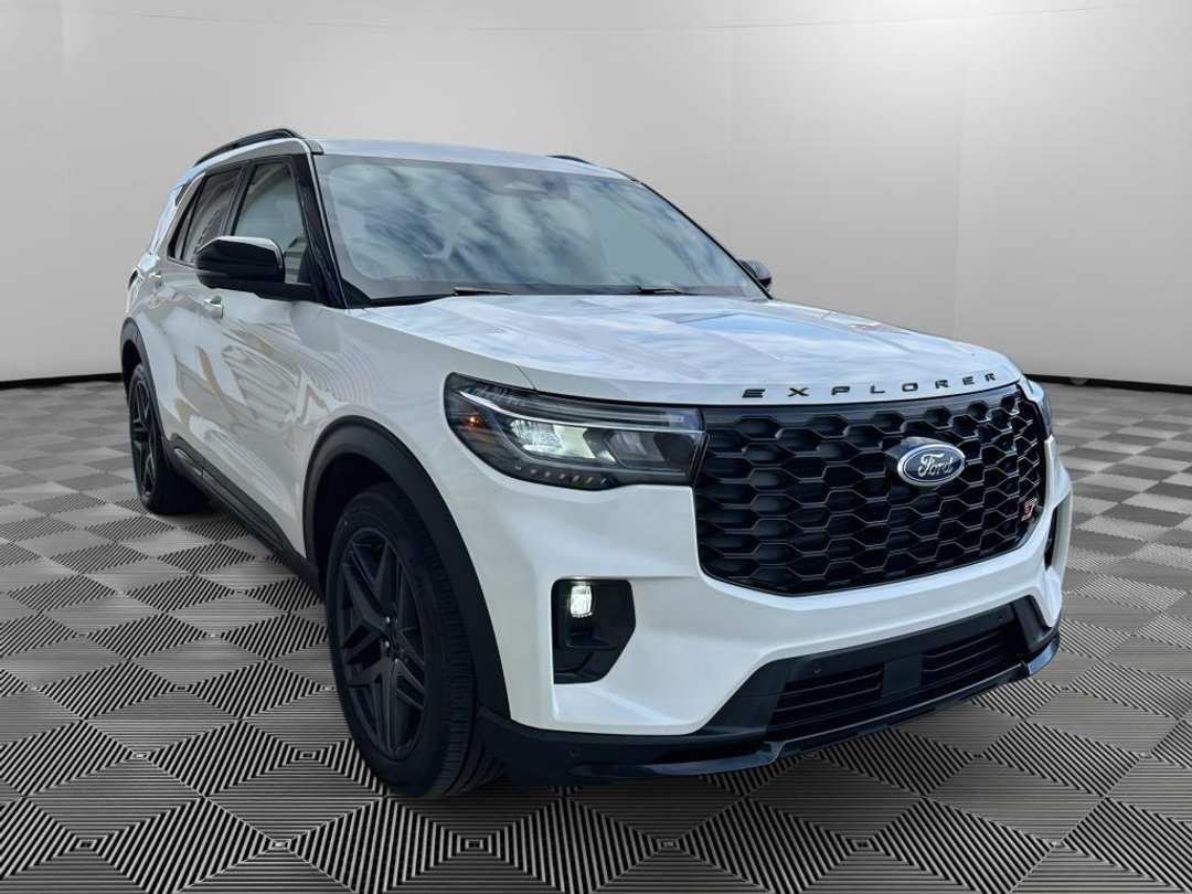 2025 Ford Explorer ST - Image 3