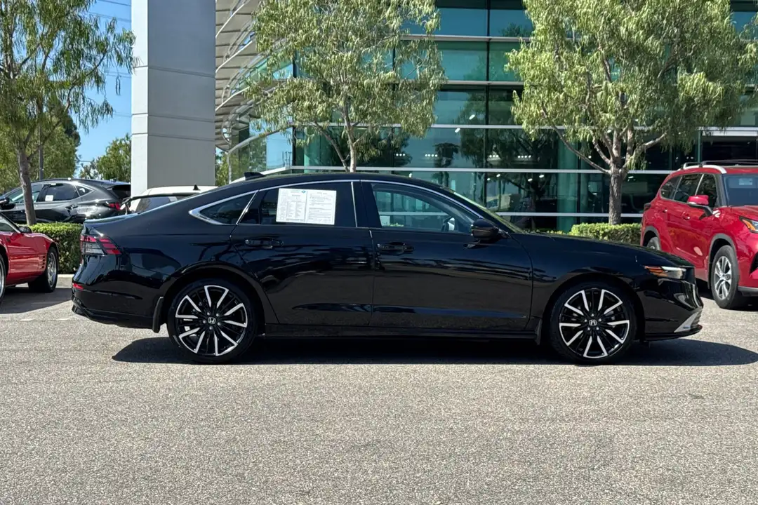 2024 Honda Accord Hybrid Touring - Image 3