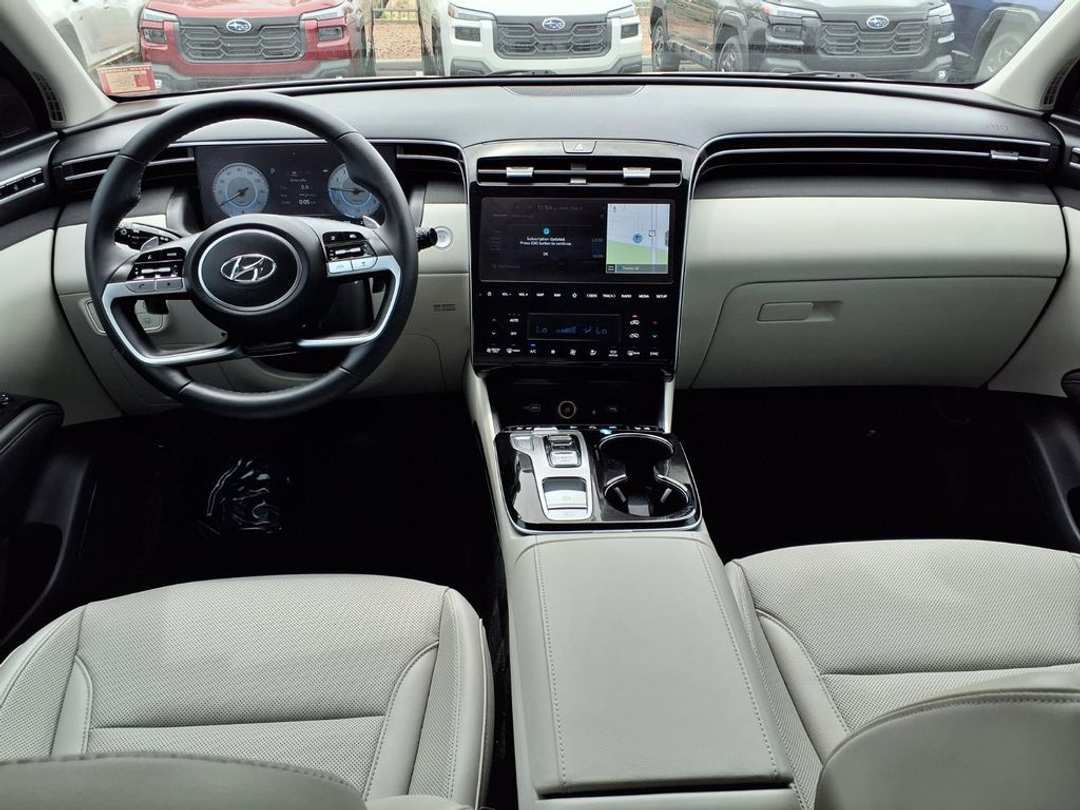 2024 Hyundai Tucson Hybrid Limited - Image 2