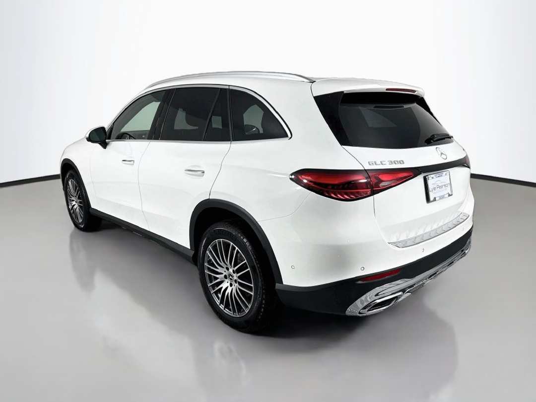 2027 Mercedes-Benz GLC 300 - Image 3