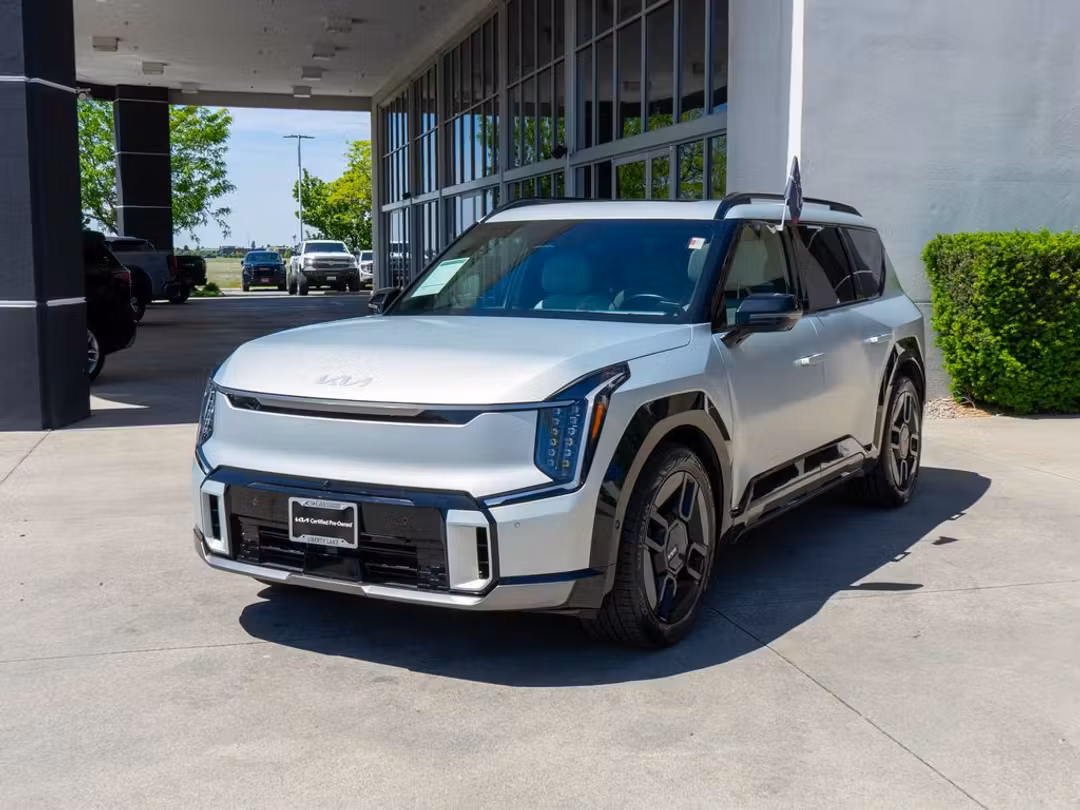 2024 Kia Ev9 GTLine - Image 3