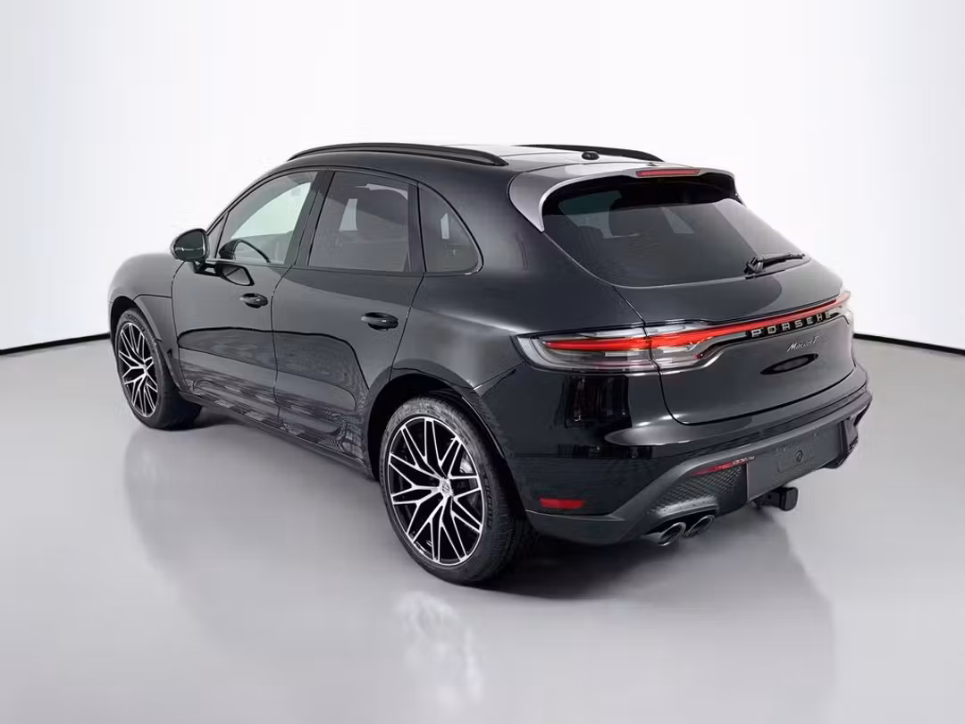 2026 Porsche Macan - Image 3
