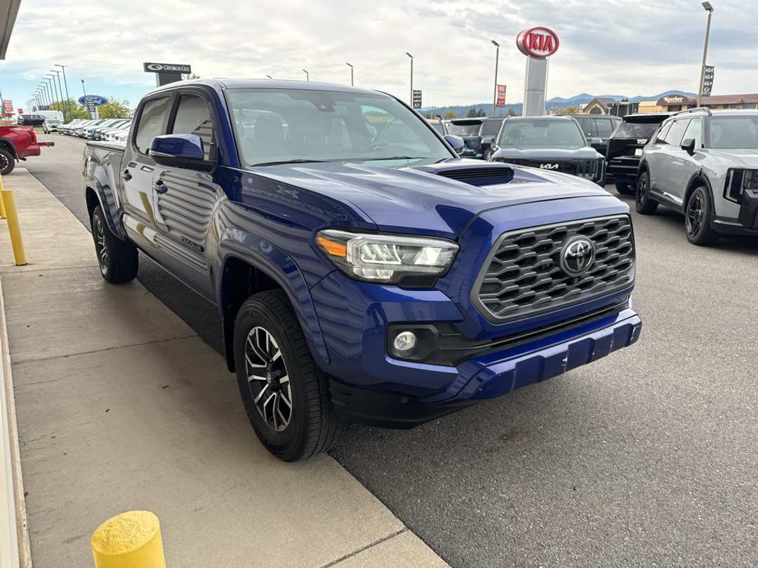 2023 Toyota Tacoma TRD Sport - Image 3