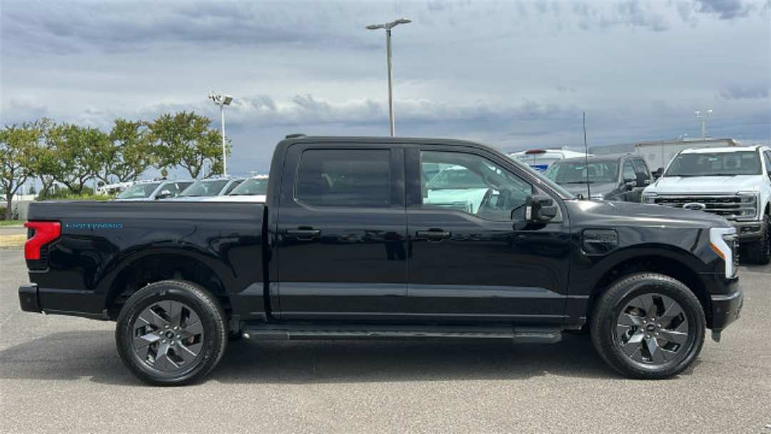 2022 Ford F-150 Lightning Lariat - Image 2