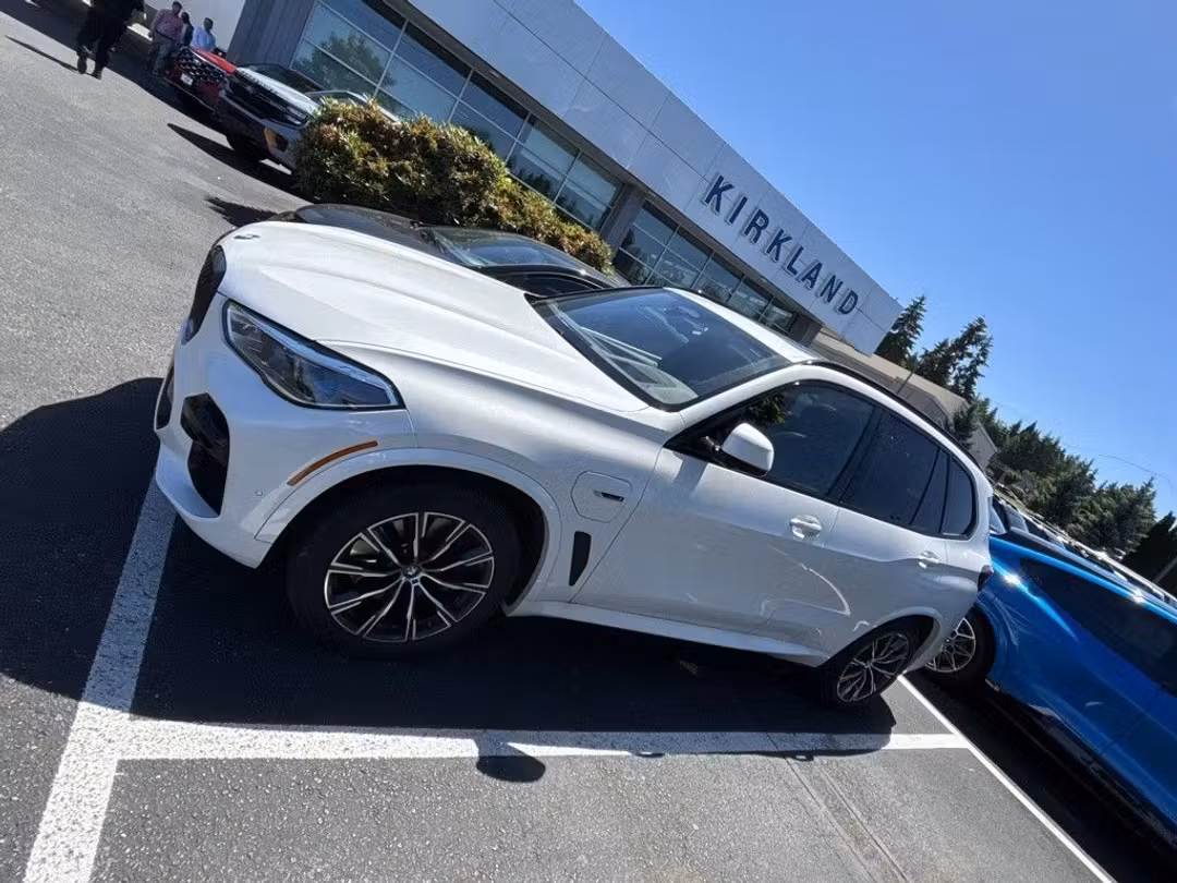 2023 BMW X5 xDrive45e - Image 2
