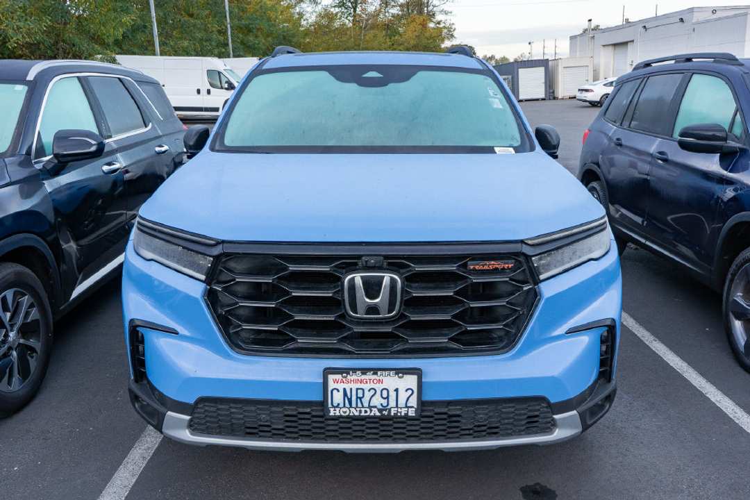 2025 Honda Pilot TrailSport - Image 2