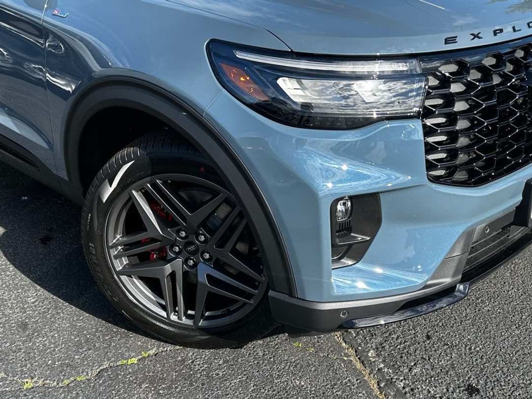 2026 Ford Explorer STLine - Image 2