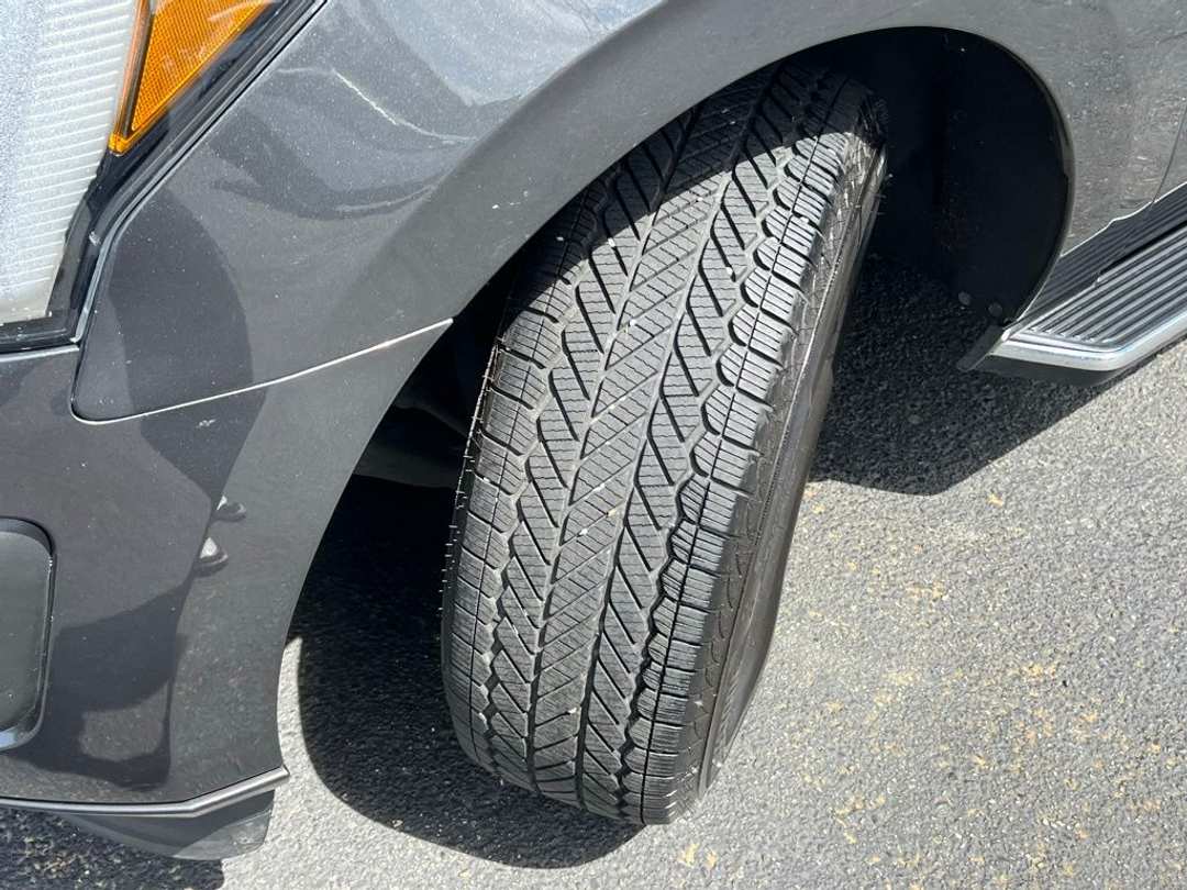 2021 Ford Expedition XLT - Image 3