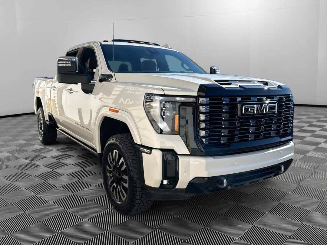 2025 GMC Sierra Denali Ultimate - Image 3