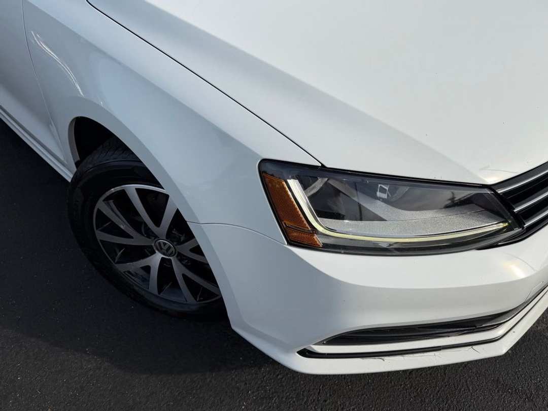 2017 Volkswagen Jetta 1.4T SE - Image 2