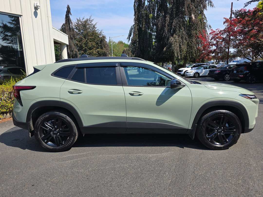2025 Chevrolet Trax ACTIV - Image 3