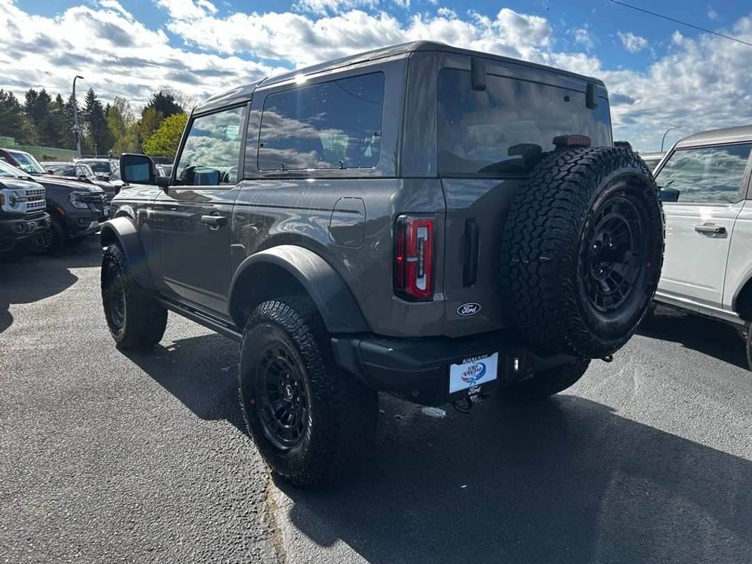 2026 Ford Bronco Badlands - Image 3