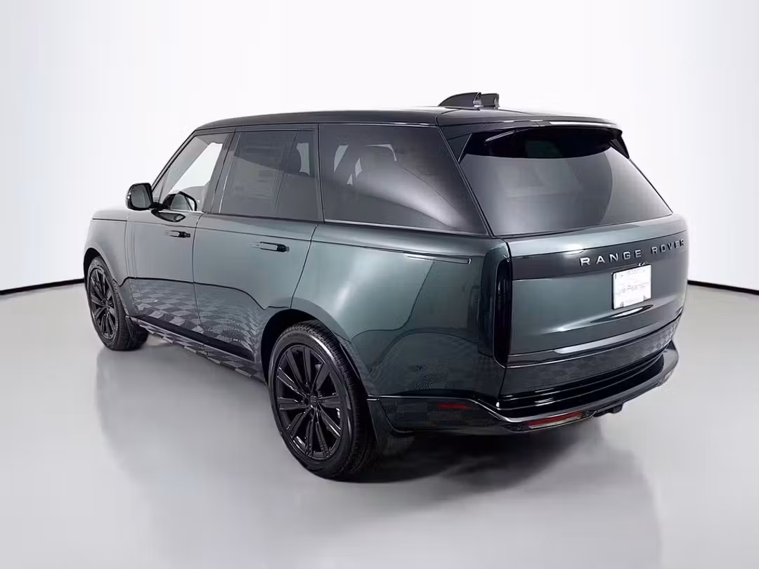 2026 Land Rover Range Rover SE - Image 3