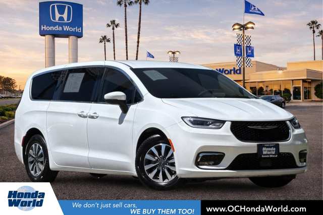 2023 Chrysler Pacifica Hybrid Touring L