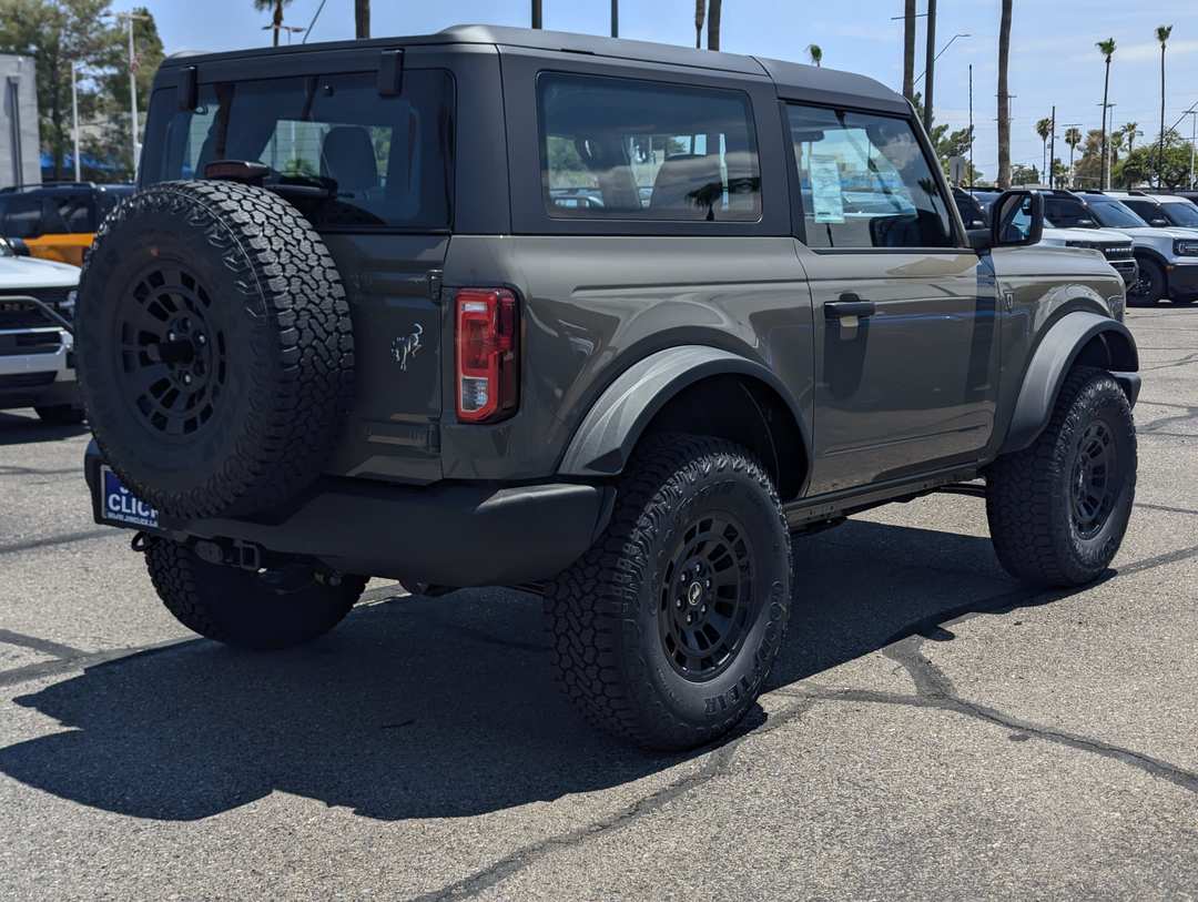 2026 Ford Bronco Base - Image 2