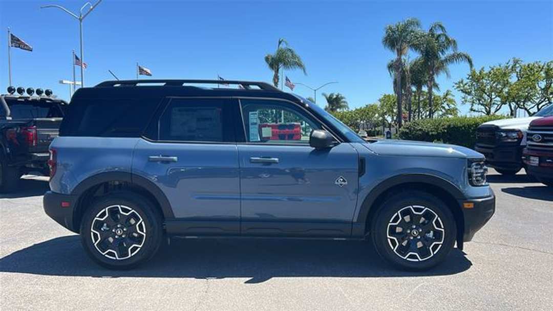 2026 Ford Bronco Sport Outer Banks - Image 2