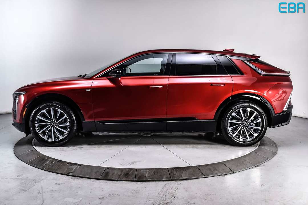 2024 Cadillac Lyriq Sport - Image 3