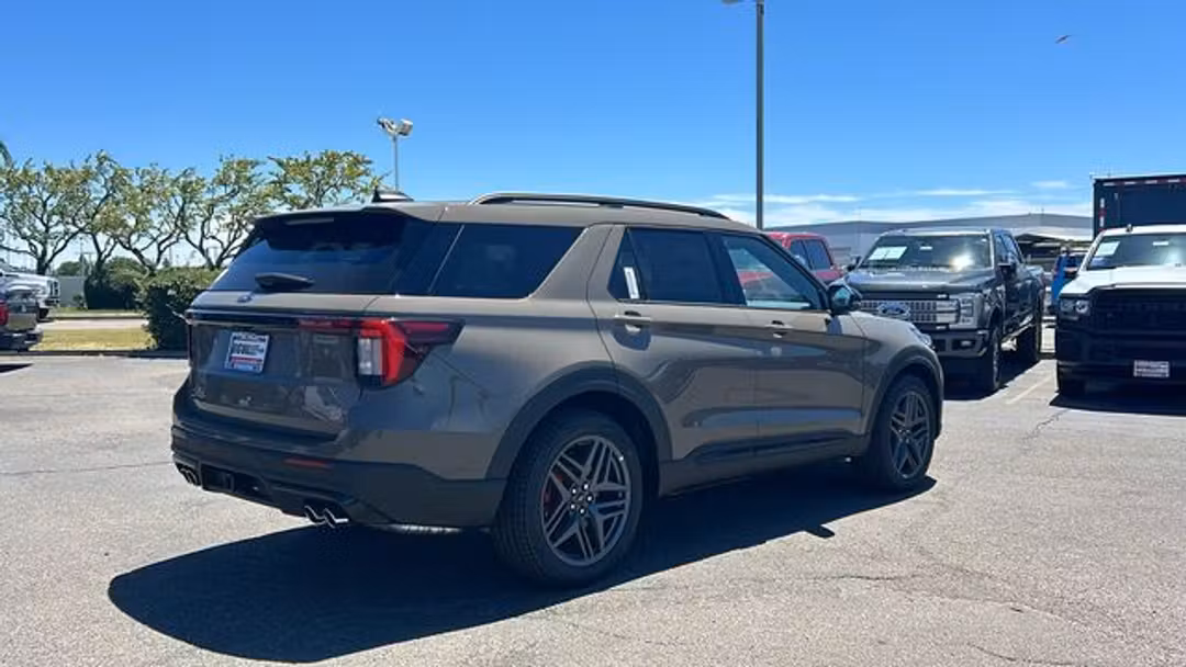 2026 Ford Explorer ST - Image 3