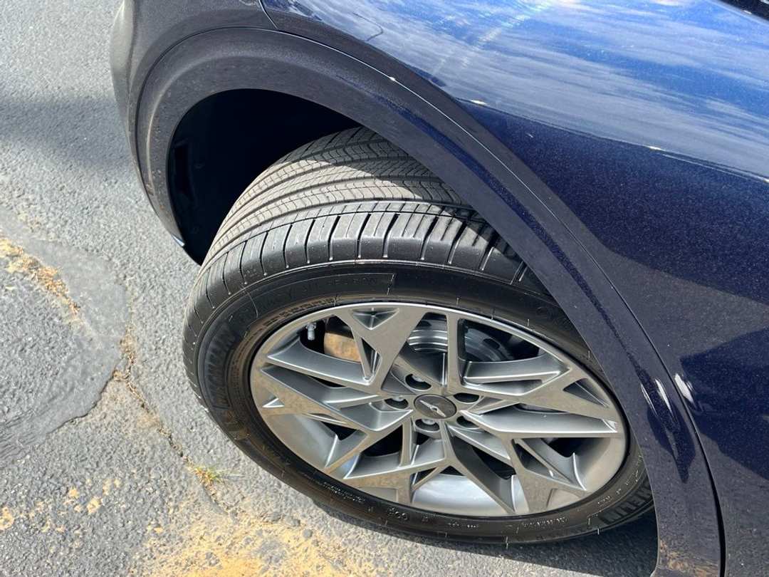 2023 Genesis Gv70 2.5T - Image 3