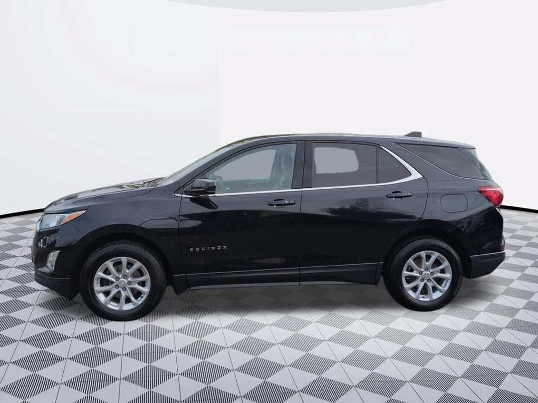 2020 Chevrolet Equinox LT - Image 2