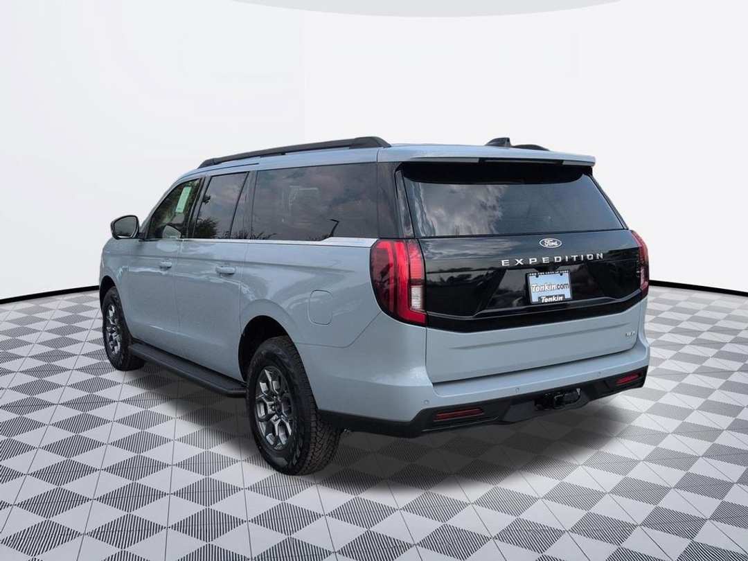 2027 Ford Expedition Max Active - Image 3