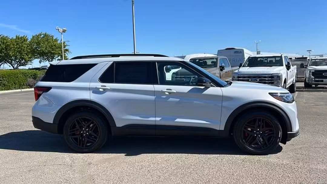 2026 Ford Explorer ST - Image 2