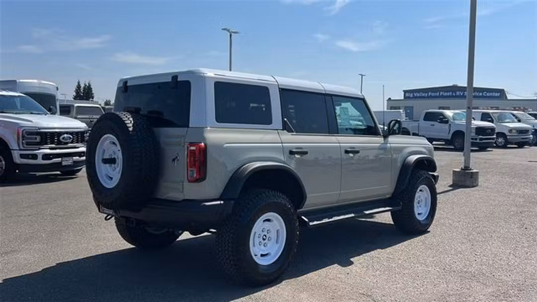 2026 Ford Bronco Heritage Edition - Image 3