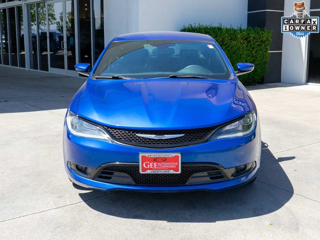 2016 Chrysler 200 S - Image 2