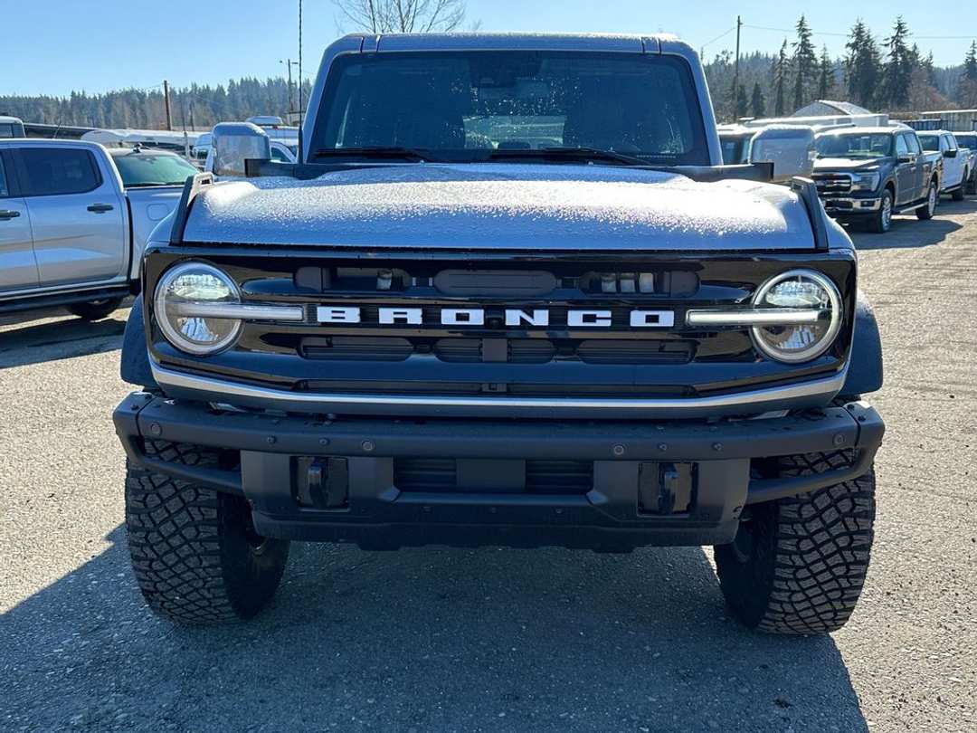 2024 Ford Bronco Outer Banks - Image 2