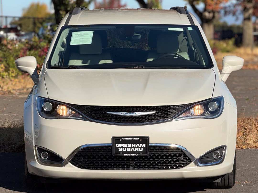 2017 Chrysler Pacifica Touring L - Image 2