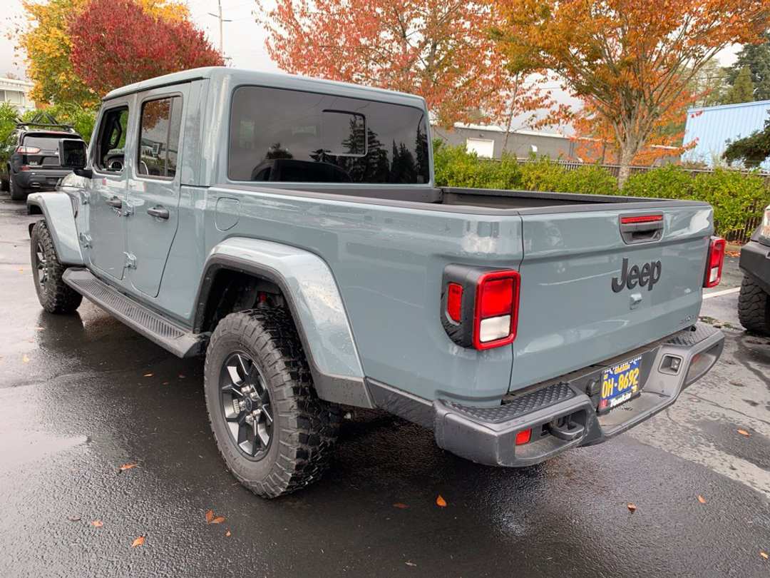 2025 Jeep Gladiator High Tide - Image 2