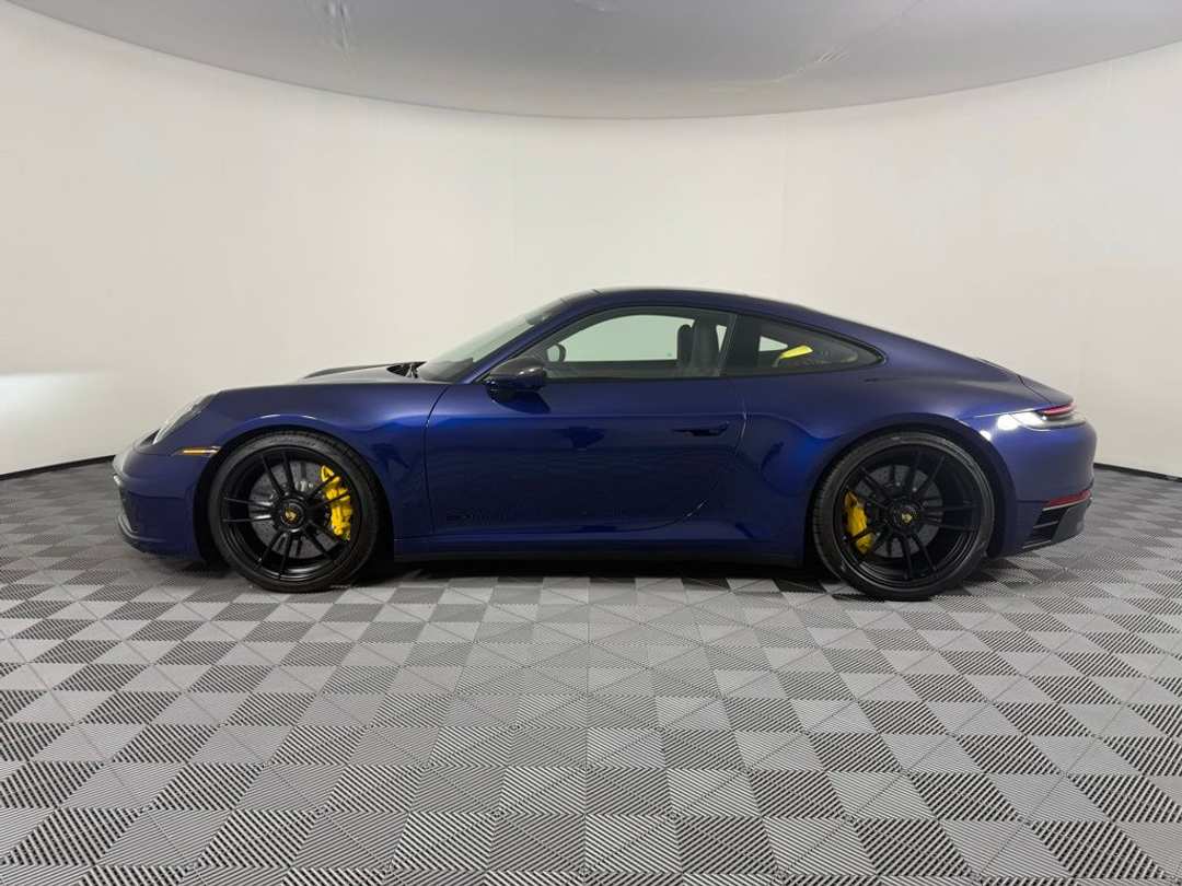 2024 Porsche 911 Carrera GTS - Image 2