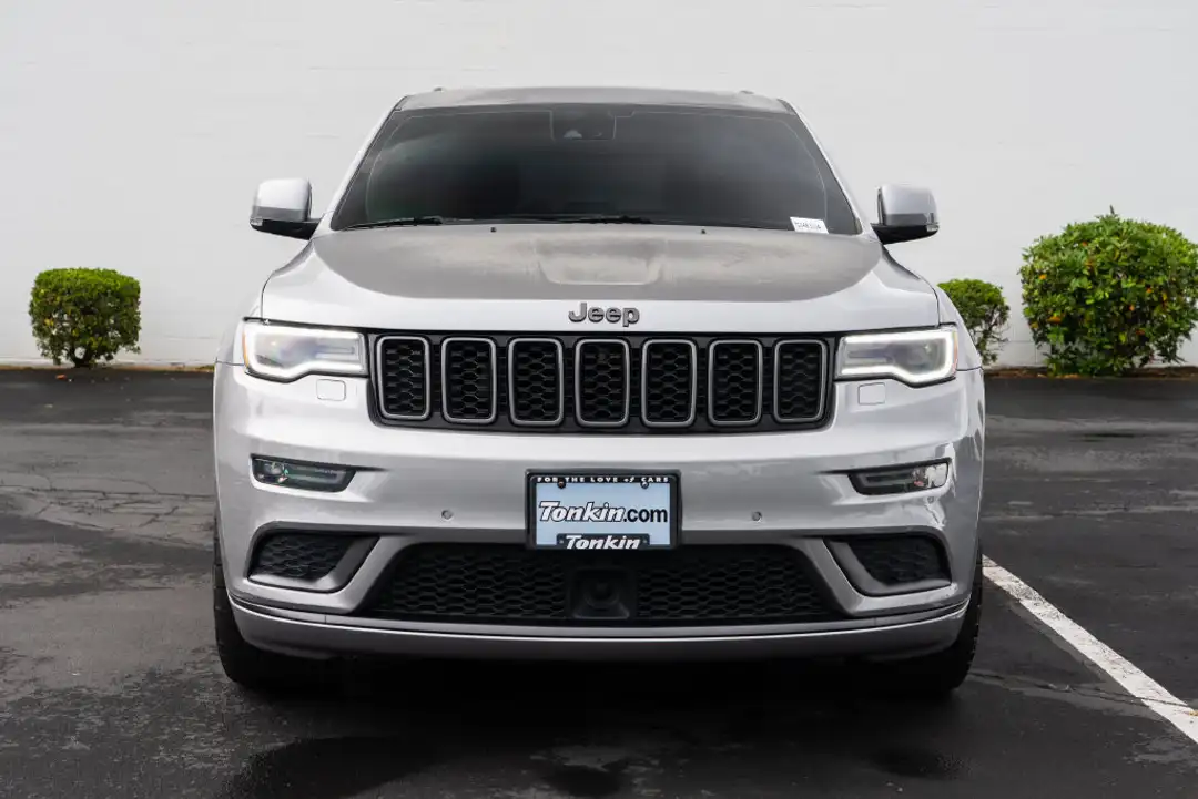 2019 Jeep Grand Cherokee Overland - Image 2