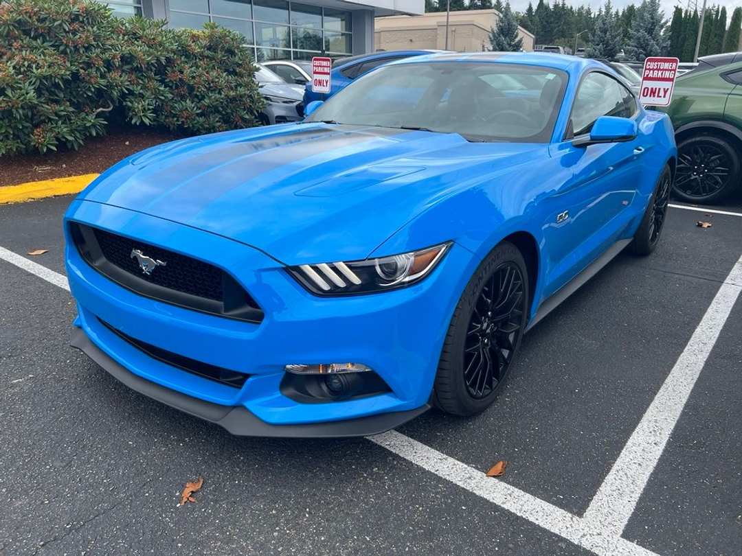 2017 Ford Mustang GT Premium - Image 3