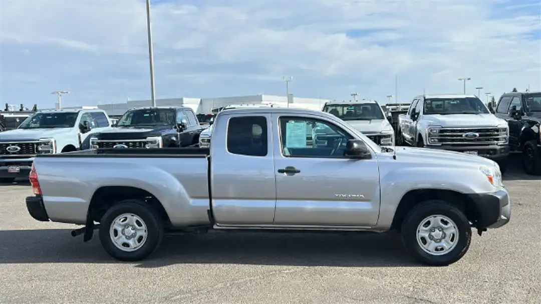 2014 Toyota Tacoma Base - Image 2