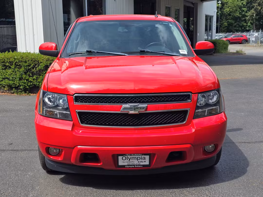 2009 Chevrolet Avalanche 1500 LT - Image 2