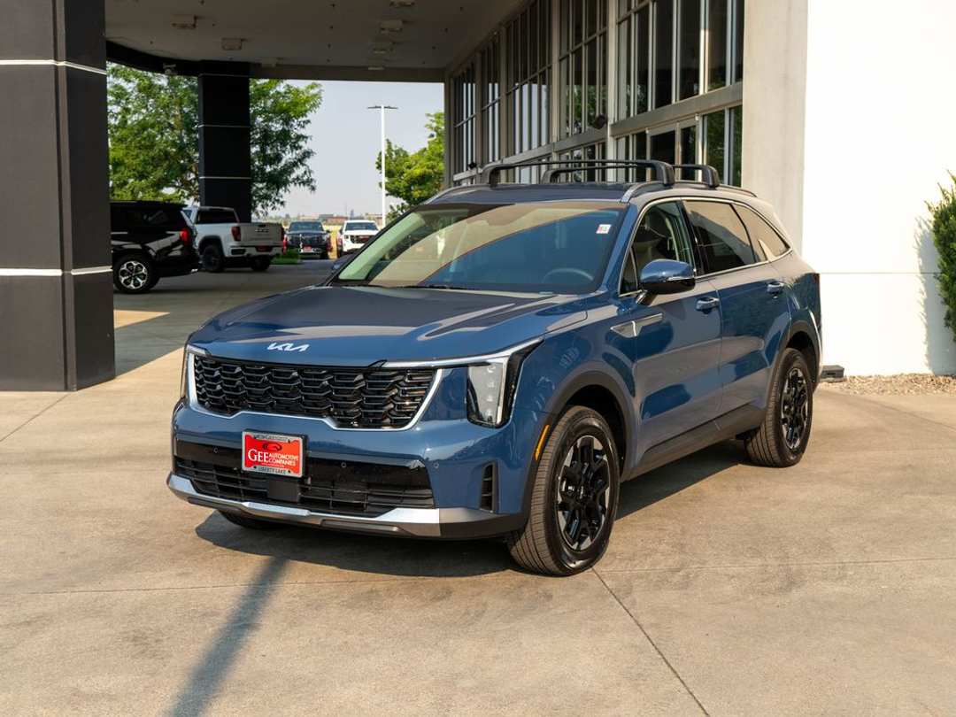 2026 Kia Sorento S - Image 3