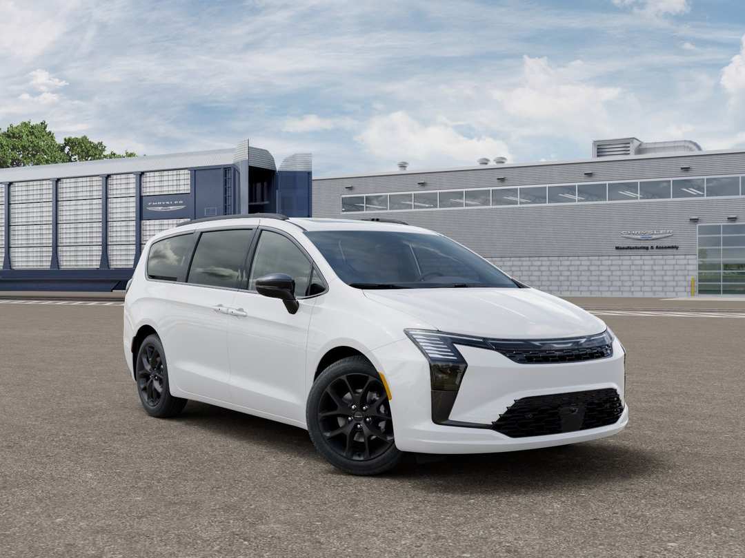 2027 Chrysler Pacifica Limited - Image 3