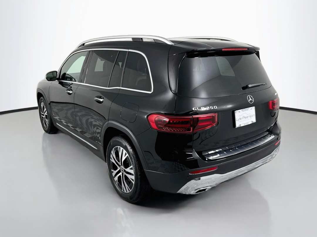 2026 Mercedes-Benz GLB 250 - Image 3