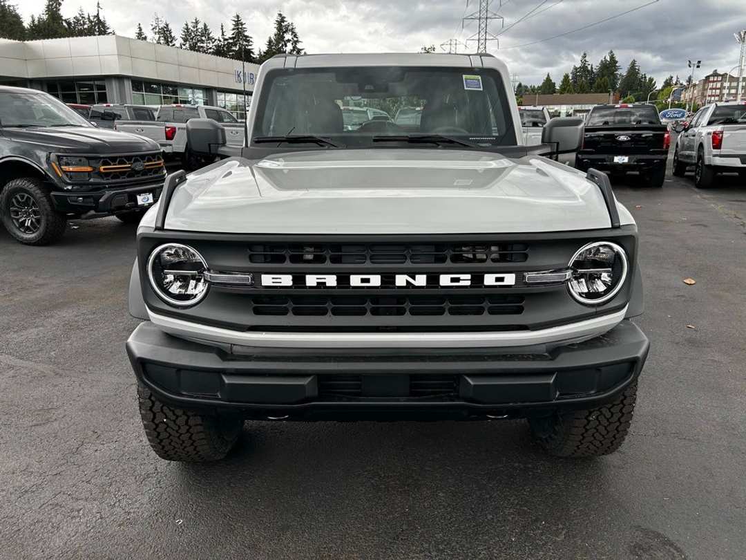 2026 Ford Bronco Base - Image 3
