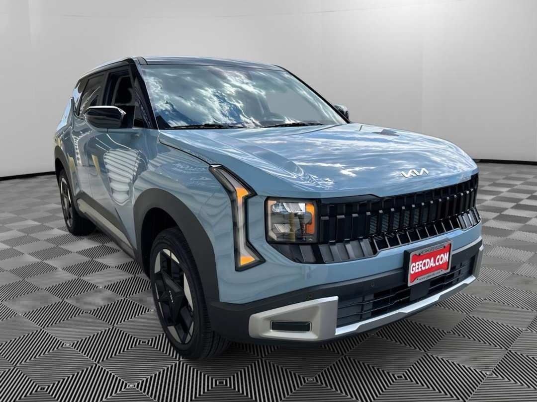 2027 Kia Seltos S - Image 3