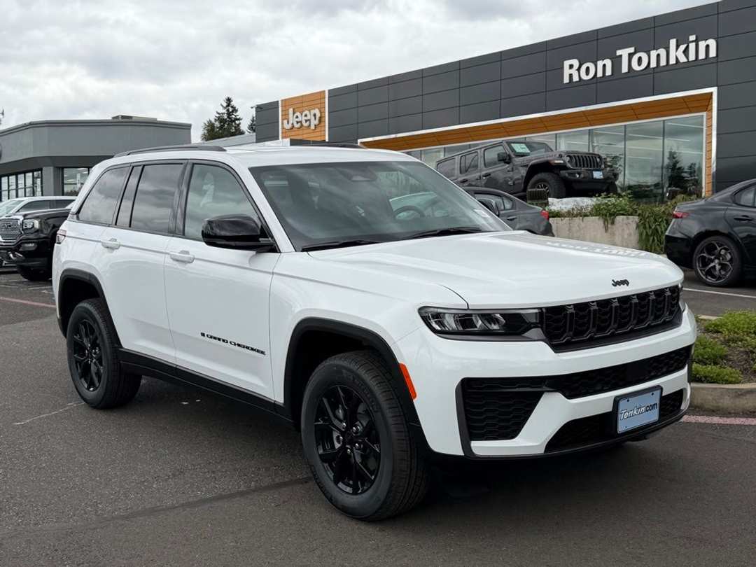 2026 Jeep Grand Cherokee Laredo Altitude - Image 2