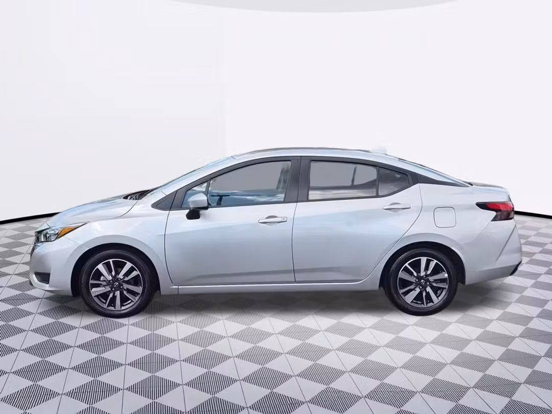 2025 Nissan Versa 1.6 SV - Image 3