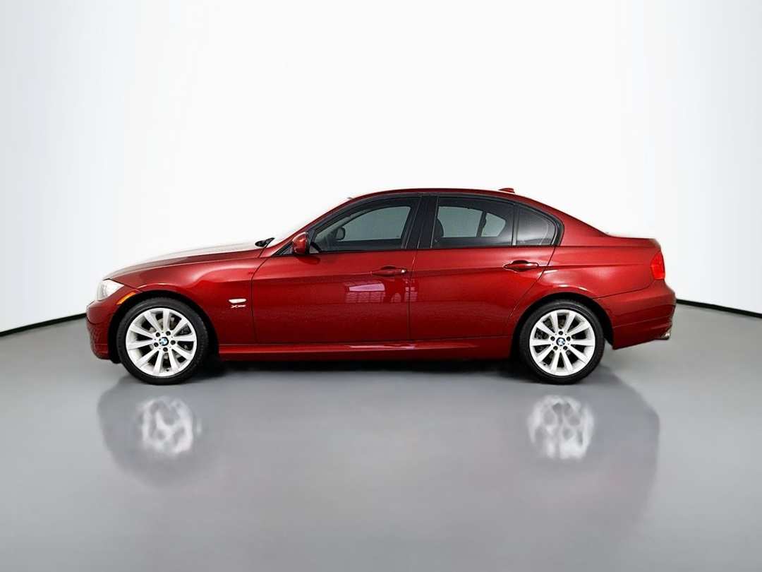 2011 BMW 3 Series 328i xDrive - Image 2