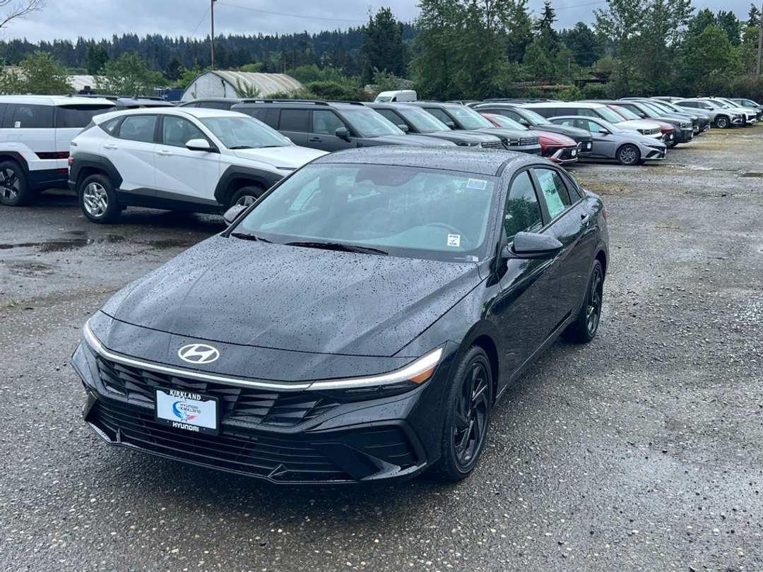 2026 Hyundai Elantra SEL Sport - Image 3
